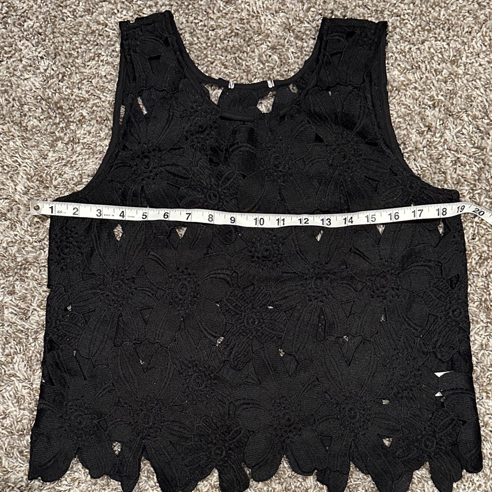 Elegant Black Lace Sleeveless Top Medium
